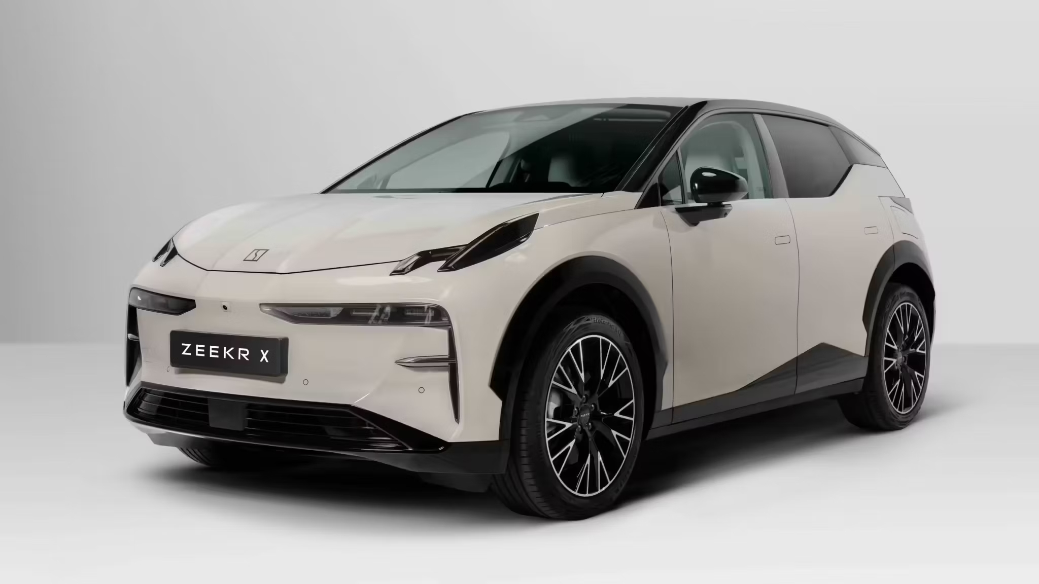 Viaje de elétrico com o ZEEKR X: mais de 330 km de alcance e potência de sobra